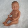 P09d Levensechte Babypop Newborn Meisje getint slapend met kleding 52 cm - Afbeelding 16